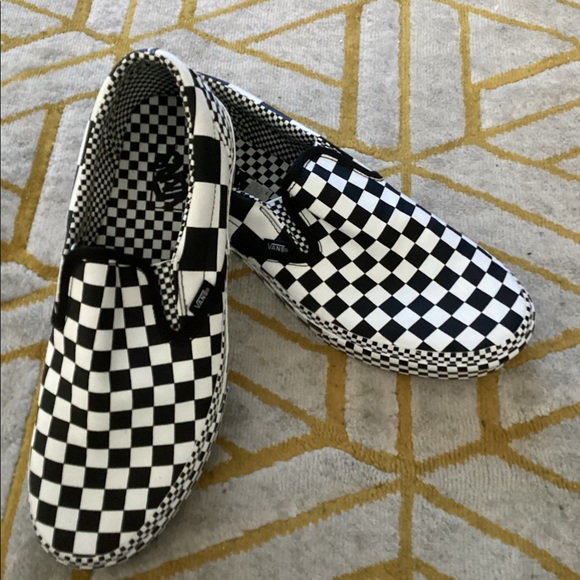 Vans Slip Ons ~ Black & White ~ Mens Size 11 ~ Brand New - Picture 1 of 7